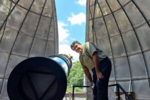Una noche bajo las estrellas sin gastar un peso: así puedes observar la Luna y Saturno en CDMX