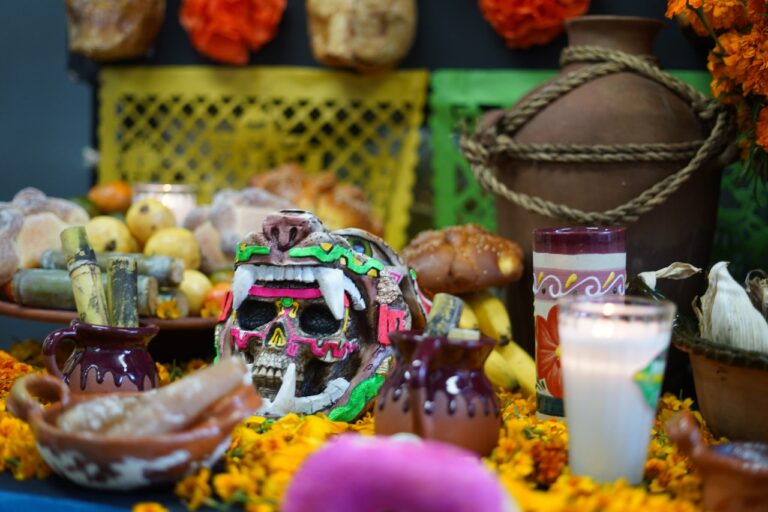 Gastronomía, cartonería y baile: PILARES explora las raíces del Día de Muertos