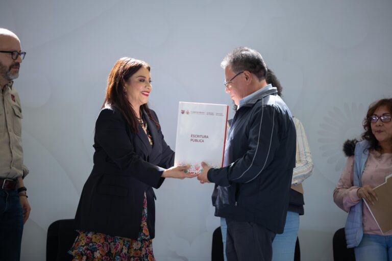 Vivienda digna en CDMX: entregan créditos y anuncian más escrituras para 2026