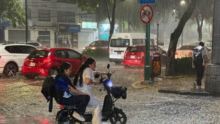 Octubre arranca con lluvias fuertes y temperaturas de hasta 24°C en CDMX