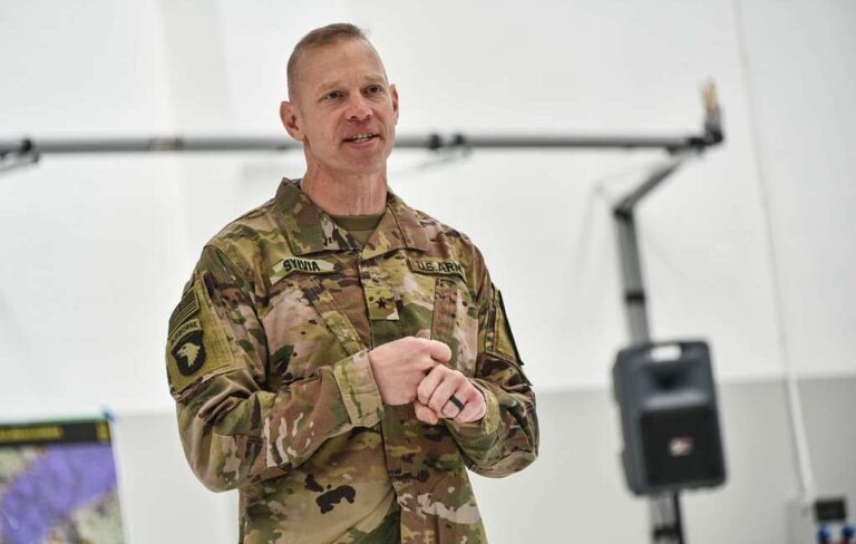General Brett Sylvia es removido del Pentágono por filtrar datos clasificados