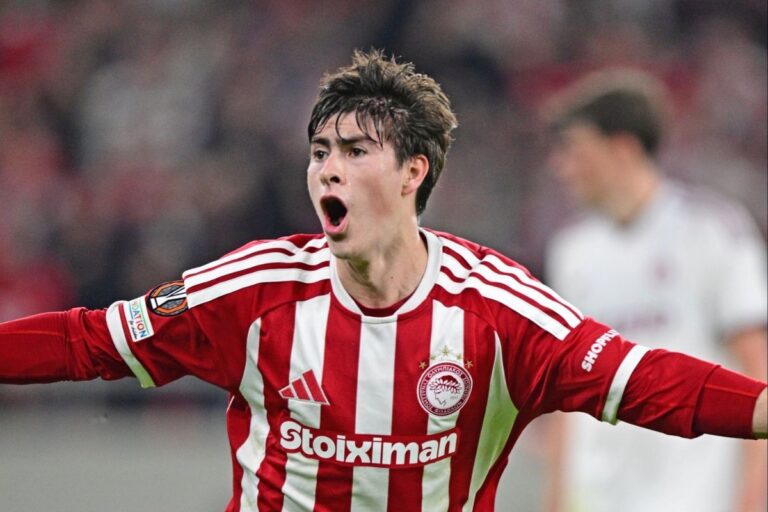 Hormiga González marca en el triunfo del Olympiacos, pero UEFA cambia el gol