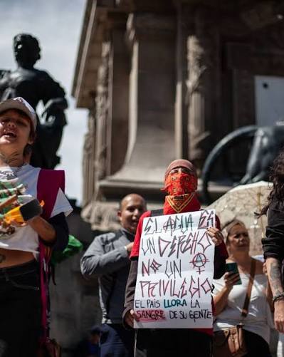 Marchan por el agua en CDMX; denuncian contaminación y exigen justicia en Guadalajara