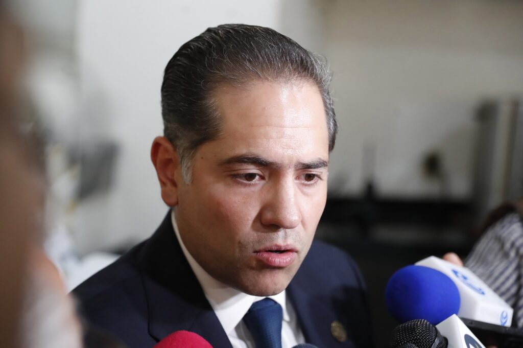Bolaños-Cacho pide debatir “con firmeza, pero con respeto” en la Cámara de Diputados tras violencia